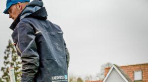 Gore-Tex Jacke um im Regen zu arbeiten.